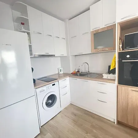 Sea View 2 Free Parking Апартаменти *
