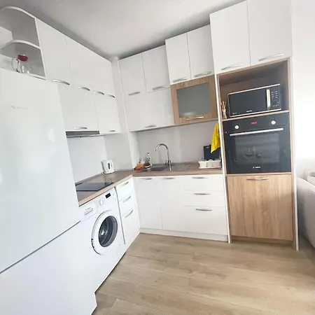 Sea View 2 Free Parking Апартаменти *